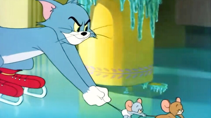 Cute ice-skating while grabbing the tail, hahaha!