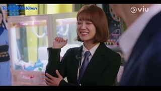 Fan or Bodyguard? | Today's Webtoon | Viu