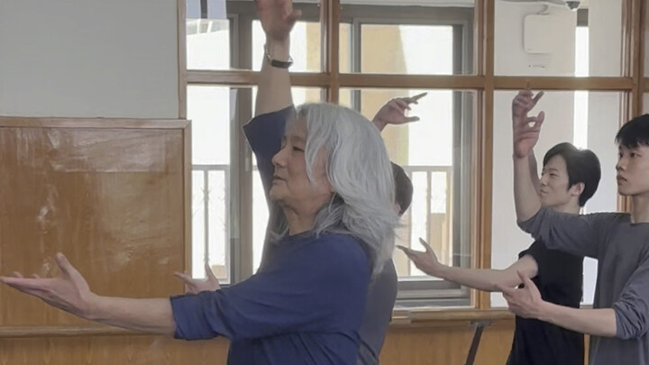 Immersively experience Teacher Gao's class at Beijing Dance Academy