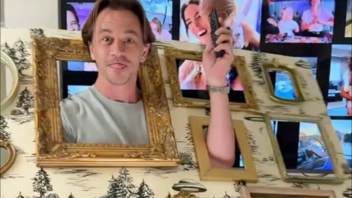 How to Create a Vivid Photo Wall Just Like Harry Potter's