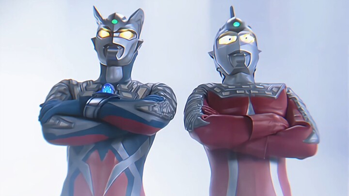 الحديث المتبادل بين الأب وابنه وهو متشابك الأذرع لطيف جدًا!