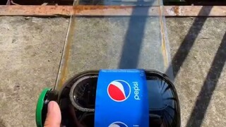 楼梯滚瓶子爆破解压时刻