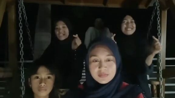 awalnya si iseng mau buat tiktok sambil nunggu org rumah pulang.
