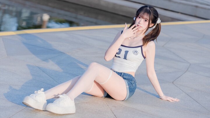 Super sweet vertical screen 💗 Joining the fun with a twin-tailed, white-stockinged cutie~