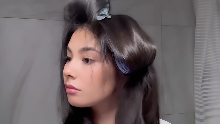 Tóc xoăn cả đầu kiểu búp bê thật sự rất tuyệt.