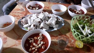 Tiết canh lòng lợn đầu năm. Được đĩa lòng xe điếu ngon quá