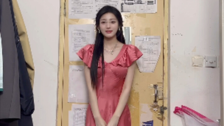 เพื่อนร่วมห้องบอกว่าเธอหิวจริงๆ ฮ่าๆๆๆ บอกว่า
