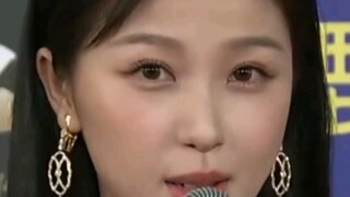 LOL! Yu Shuxin's Weibo Night red carpet interview clip didn't capture the sound hahahaha