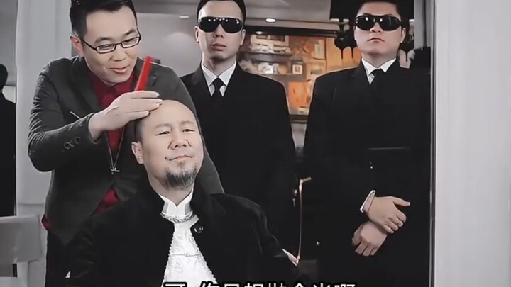 ذهب تينغر إلى دابنج لقص شعره، الأمر الذي جعلني أضحك حتى الموت!
