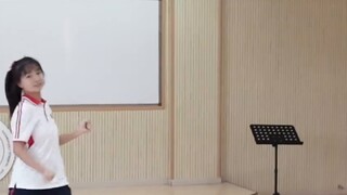 Siswa SMA masih menyentuh langit di sekolah pada tahun 2024