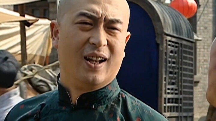 A down-and-out Manchu aristocrat unexpectedly wins 400 silver dollars and once again reaches the pea