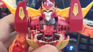idw Rodimus lối chơi ẩn, có thể mang mô-đun lãnh đạo.