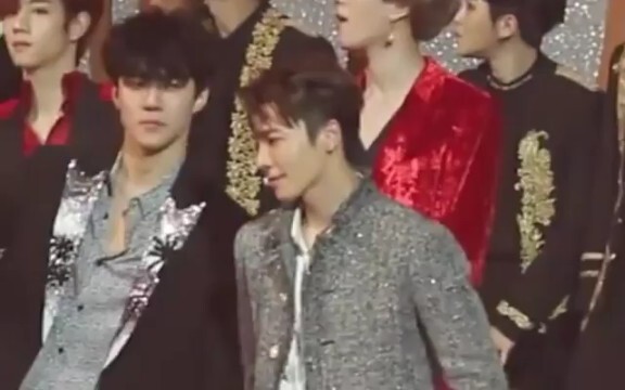 【Wu Shixun】【Lee Donghae】Fans mau foto pingsan, Donghae: Tenang aja, dia milikku!