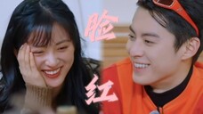 被他说中一瞬间脸红,他看向她的眼神充满宠溺!谁懂!氛围感鲨疯了!【棣月系】