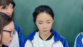 那年18双手插兜，不知道什么是尴尬