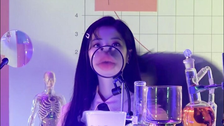 Hmm... sepertinya akan ada yang mulai menyukai TWICE berkat video ini, ya