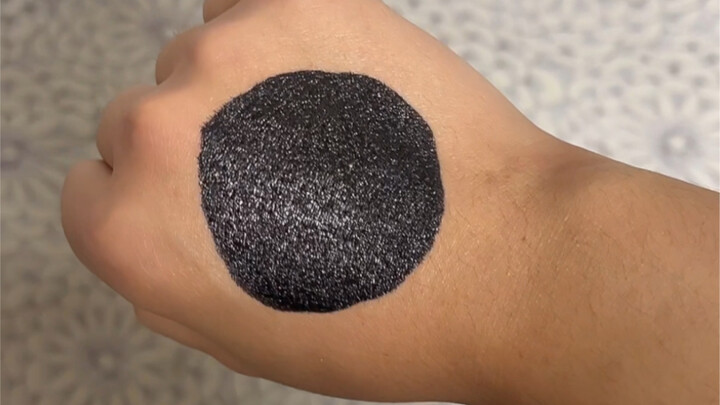 Nốt ruồi to thế này, vậy nên anh thực sự yêu em.