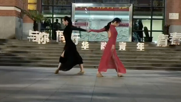 《惑心》翻跳 华政舞蹈队路演