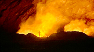 山里睡觉，突然着火了