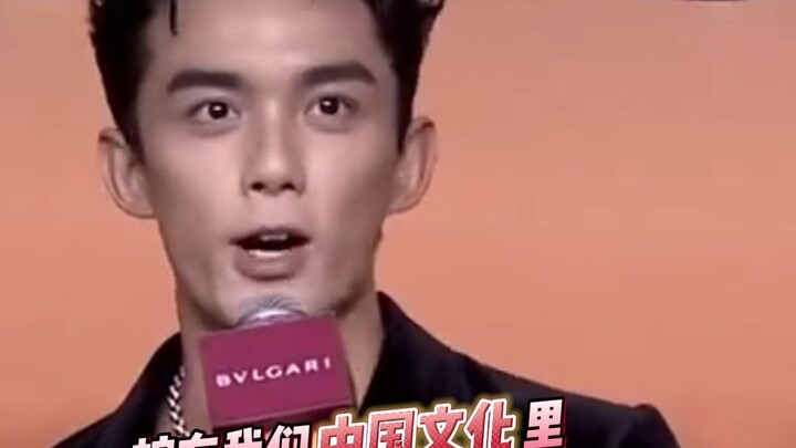 Người dẫn chương trình: Chúng tôi, Ý... Ngô Lôi: Chúng tôi, Trung Quốc...