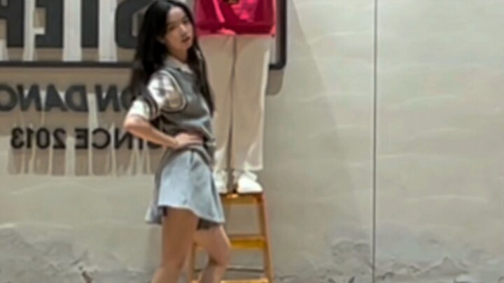 08女高翻跳newjeans-attention期中考完我大跳特跳不要出成绩啊啊啊。。今天穿的就很鲸谁能猜到这是我小学校服啊