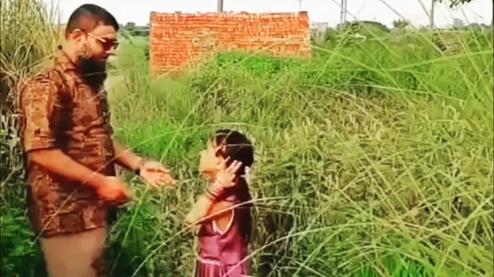 বাবা মেয়ের দুষ্টুমি