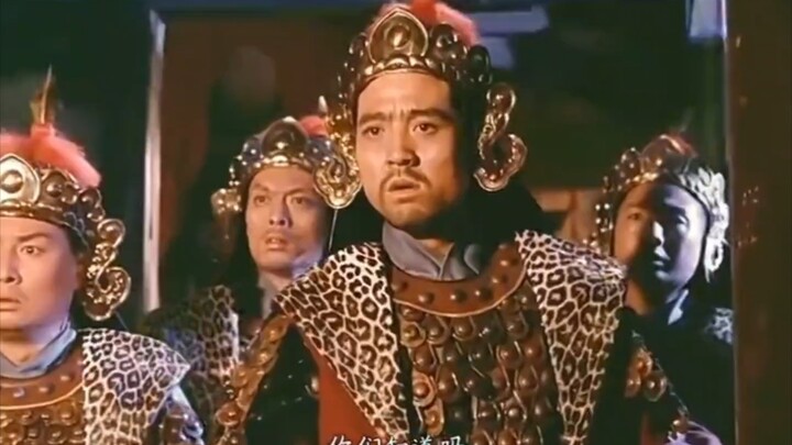 "إنهم يطعمون الكلاب الأسماك الكبيرة واللحوم الشهية، بينما يعطوننا أكل الحشائش البرية!"