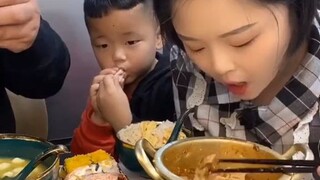 Ăn trưa thôi
