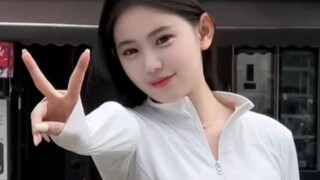 น้องหม่าชาซ่า สาวสวยสุดฮอต มีรูปร่างสูงโปร่ง สวยสะกดใจจริงๆ ครั้งหนึ่งเธอเคยเป็นสาวสวยประจำมหาวิทยาล