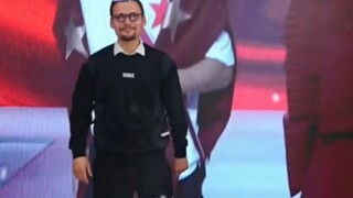 دعنا نسأل فقط، هل نائب المدير الصديق لـ تسانغ فنغ كيفن وسيم أم لا؟