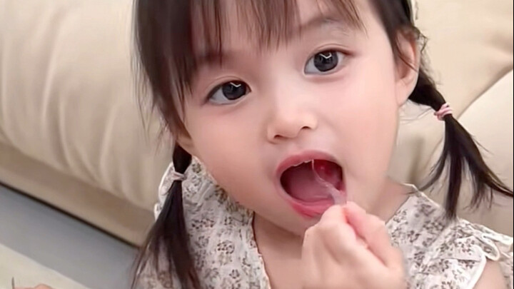 Kalau aku punya anak perempuan seperti ini, aku akan membelikannya bintang-bintang di langit, meskip