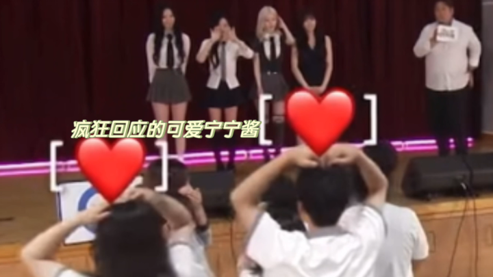 ช่วงเวลาที่สมองหลงรักพุ่งพล่าน! สาวกิมจิกำลังเล่นเกมอยู่ ก็อยากขอคำใบ้จากหนิงหนิงซะงั้น! 互动แบบฟินๆ ห