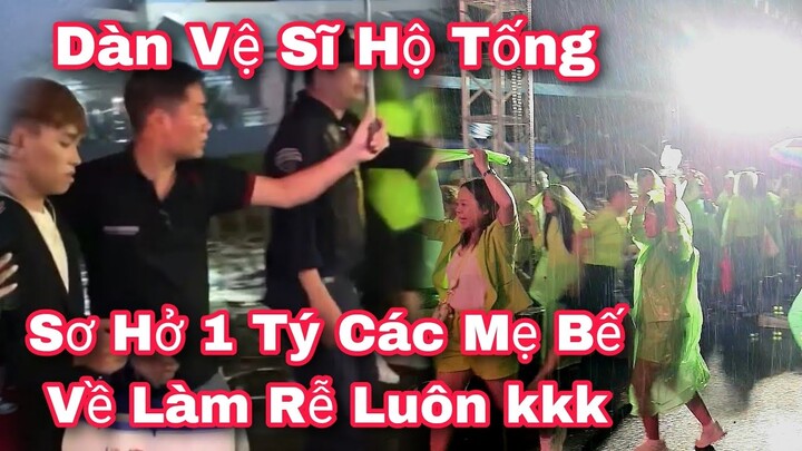 Khoảng Khắc Dàn Vệ Sĩ Hộ Tống Hồ Văn Cường Vì Fan Tiếp Cận Chụp Hình Quá Đông