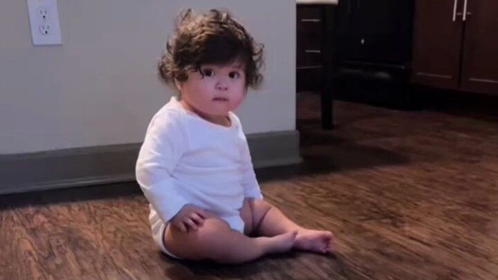 Juliet juga sudah bisa merayap, dua ekor mahluk kecil yang merayap