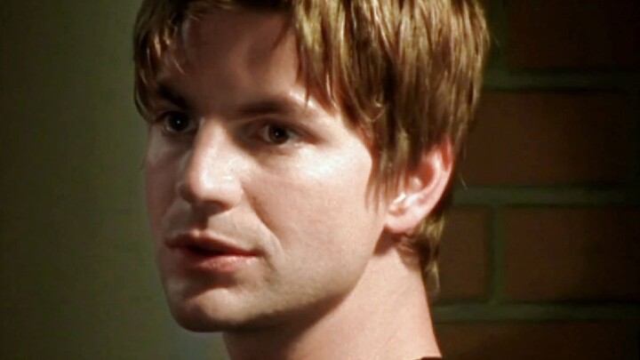 QAF sees how Justin's two confessions moved Brian and how he moved into a luxurious loft.