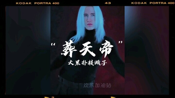 Every year when the peach blossoms bloom, I can't help but think of that graceful, fluttering moth.