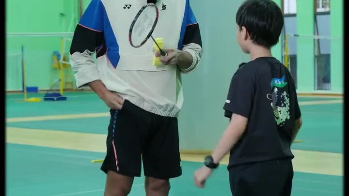 لا عجب أنه أكسل رجل يستخدم لفافات المعصم...