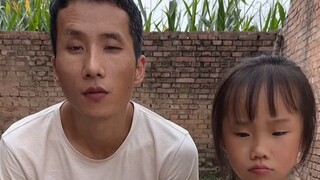 妈妈用西瓜泡泡糖做风车糖