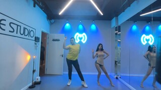 Posting versi jumping split. Seri guru menari lebih baik dari saya