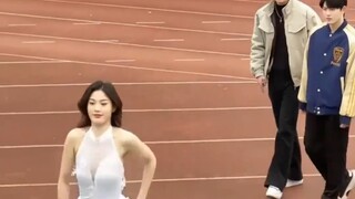 男生偶遇拉丁系学姐练舞，同伴：咱也是专业的，上！