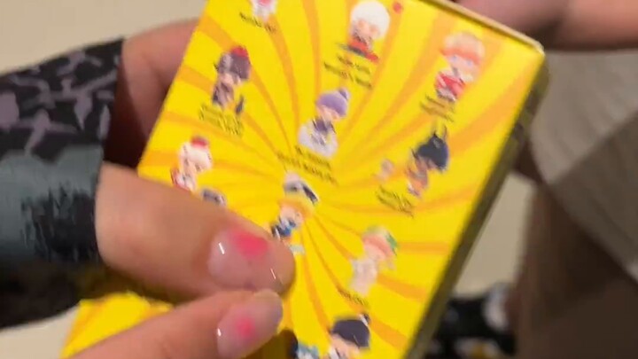 Thử thách hộp mù của người bạn! Bạn trai của bạn có thể bị đổ lỗi cho chủng tộc của mình? !