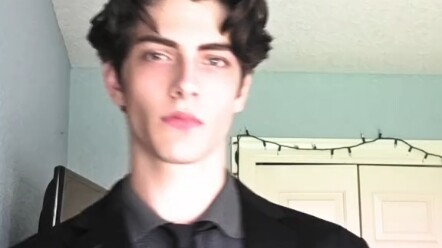 لا تقنيات، مجرد وسامة صلبة