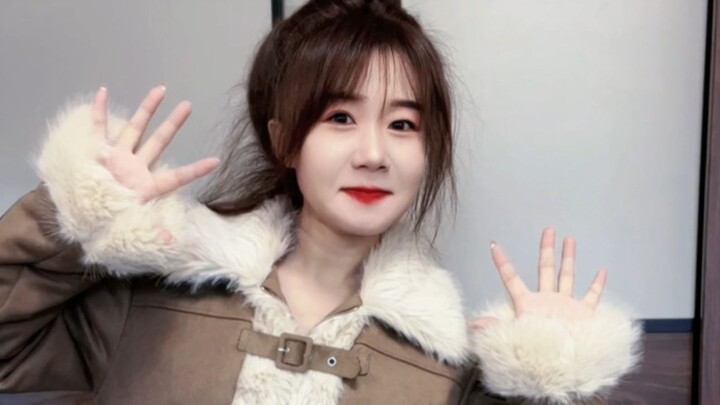 جاء وقت تجربة الملابس في قسم التعليقات! أي طقم يعجبك؟