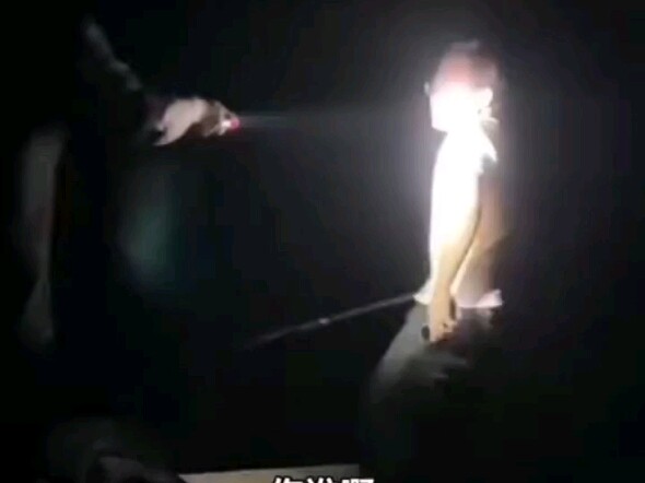 你最好拉着他点 再问下去他容易跳下去