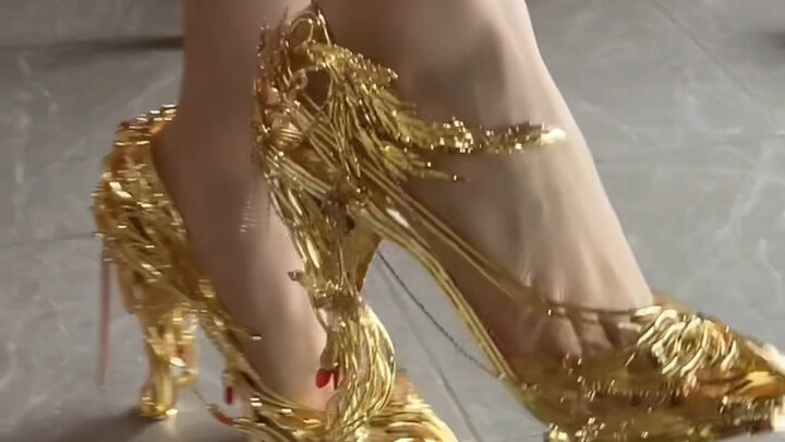 สาวทำมือทำได้ทุกอย่าง