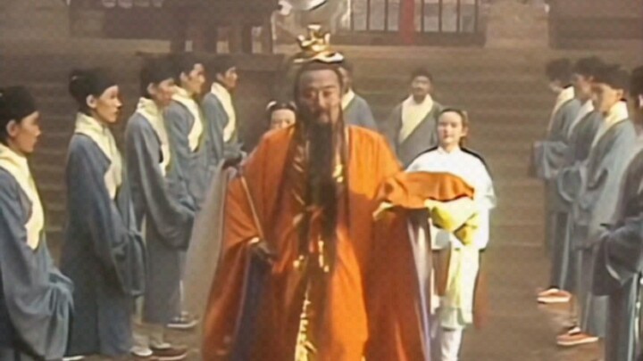 Why did Zhenyuan Daxian, a peer of the Three Purities, voluntarily form a sworn brotherhood with Sun