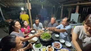 Ba Bắt Con Cá Bự Nấu Lẩu Mắm, Đãi Chị Năm và Chị Sáu | MienTayTV