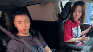 当你女朋友刚领驾照