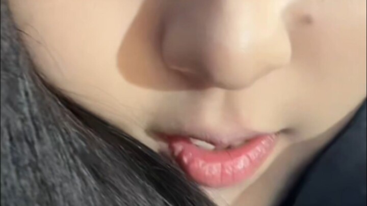 นักเรียนนาฏศิลป์ ไซส์ 39 ยืนถือไม้ เอาไว้ใช้เอง