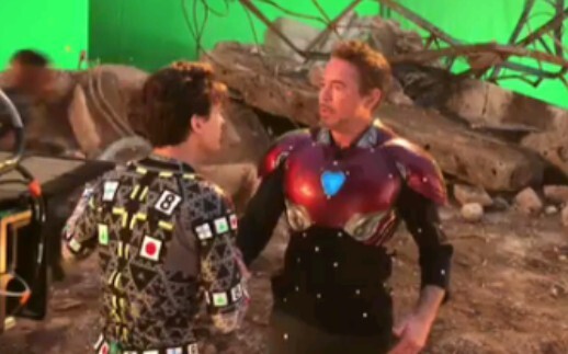 [Avengers 4: Cảnh hậu trường đoàn tụ của Người Sắt và Người Nhện đã được công bố!]
